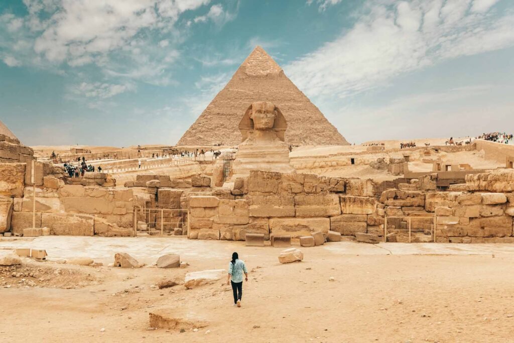 Sphinx-And-Pyramid